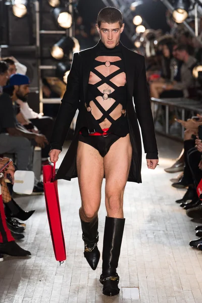 Look 32